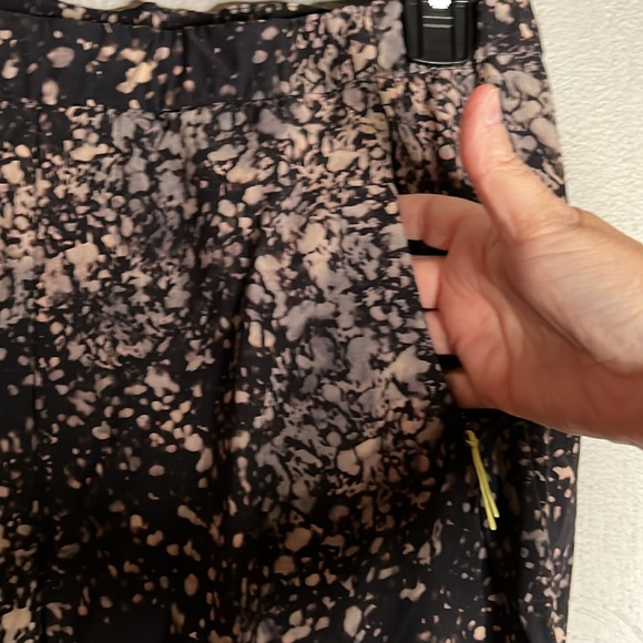 578. Lululemon Revera Jogger Print *lab size M planet surface black granite - Picture 5 of 10